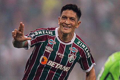 Cano comemorando gol no jogo entre Fluminense e Internacional pela Libertadores
