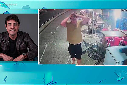 Bruno de Luca coloca a mão na cabeça após o acidente de Kayky Brito na orla da Praia da Barra da Tijuca, no Rio de Janeiro