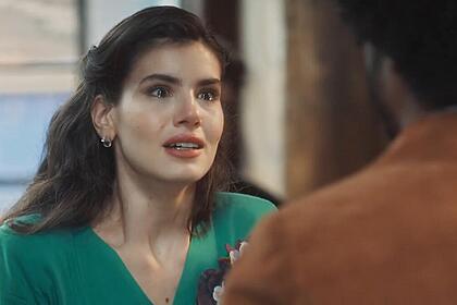 Camila Queiroz como Marê, chorando, em cena do capítulo de Amor Perfeito exibido nesta terça-feira (19/09/2023)