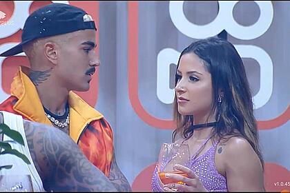 Yuri e Nathalia tendo DR na 1ª Festa A Fazenda 15