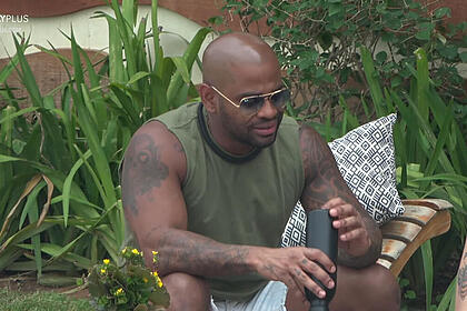 Black criticando Shay na A Fazenda