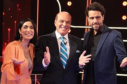 Michelle Barros e Thiago Arancam, ao lado de Marcelo de Carvalho no Mega Senha