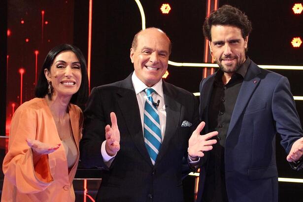 Michelle Barros e Thiago Arancam, ao lado de Marcelo de Carvalho no Mega Senha