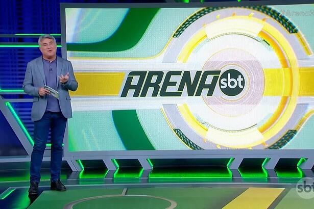 Cleber Machado no cenário do Arena SBT