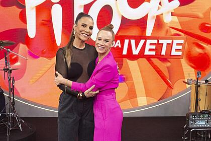 Ivete Sangalo abraça Mariana Ximenes