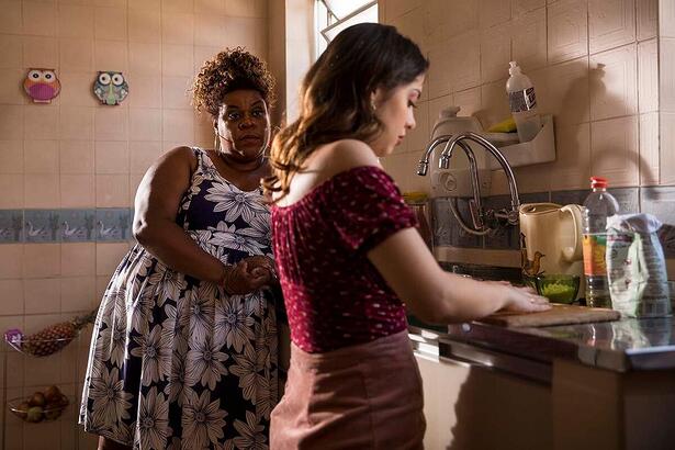 Cacau Protásio em trecho do filme A Sogra Perfeita