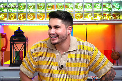 Lucas Souza durante entrevista ao programa Selfie Service