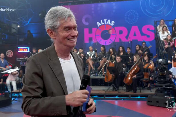 Serginho Groisman no palco do Altas Horas