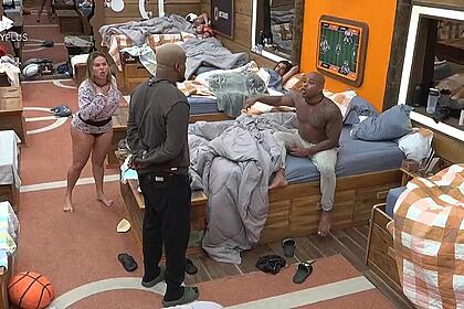 Kally e Cezar Black gritam com tonzão no quarto de A Fazenda 15