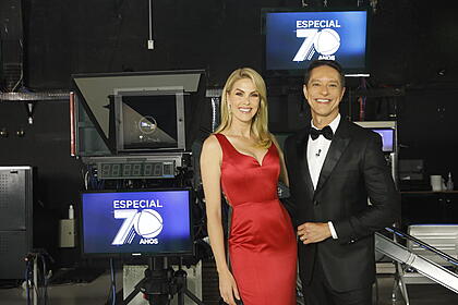 Ana Hickmann e Sergio Aguiar no cenário do especial de Fim de Ano Record 70 Anos
