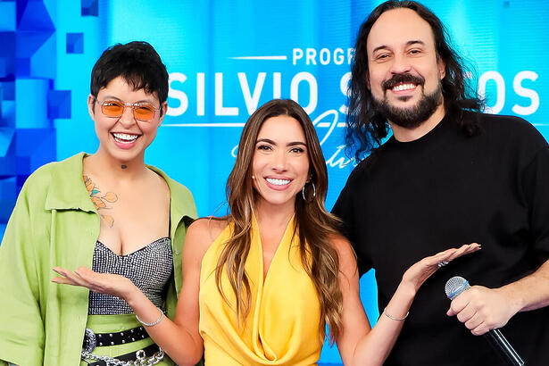 Gabriel o Pensador e Kell Smith, ao lado de Patricia Abravanel, no Programa Silvio Santos