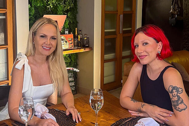 Priscilla e Eliana em trecho da entrevista no Programa Eliana
