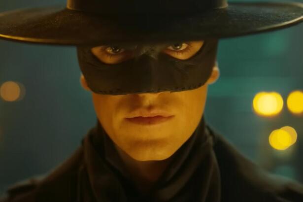 Miguel Bernardeau caracterizado como Zorro na série do Amazon Prime Video