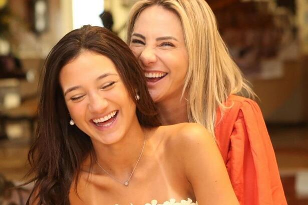 Sofia Valim e sua mãe Gaída Dias sorrindo