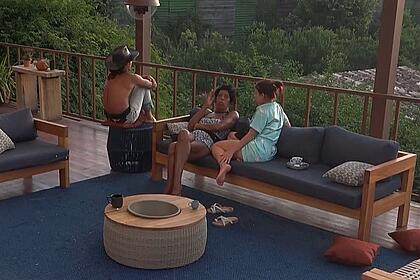 André Gonçalves conversando com Marcia Fu e Jaquelline