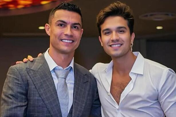 Cristiano Ronaldo e Luan Santana em foto posada juntos