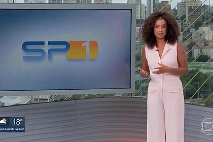 Mariana Aldano no cenário do SP 1