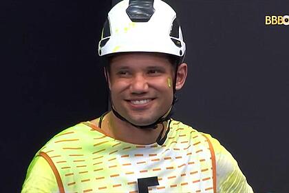 Maycon sorrindo durante a Primeira Prova do Líder do BBB 24