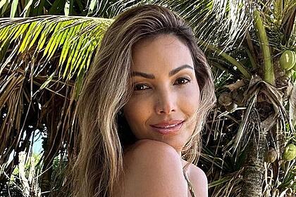 Patrícia Poeta posando de biquíni nas suas férias