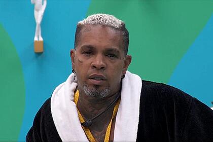 Rodriguinho de Roupão do Líder no BBB 24
