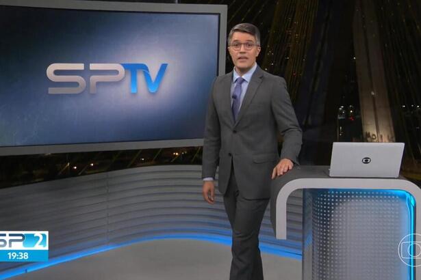 Bruno Tavares sorrindo na apresentação do SPTV 2