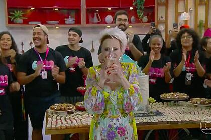 Ana Maria Braga no encerramento do Mais Você especial de 6000 programas