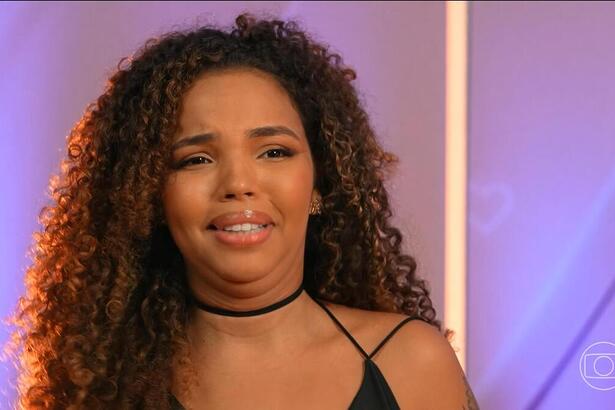 Giovanna sorrindo na chamada do BBB 24