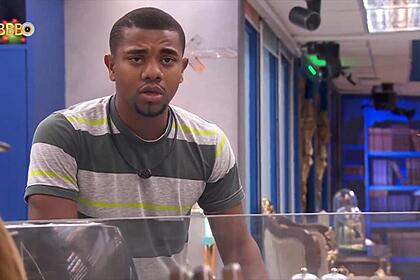 Davi cantando na cozinha do BBB 24