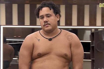 Lucas Henrique em conversa na cozinha do BBB 24