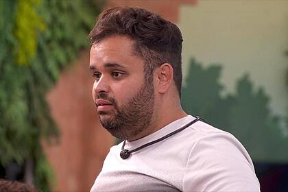 Michel reclamando do seu cabelo no BBB 24