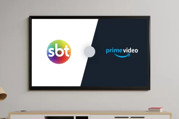 Logo do SBT e Prime Video na tela da TV