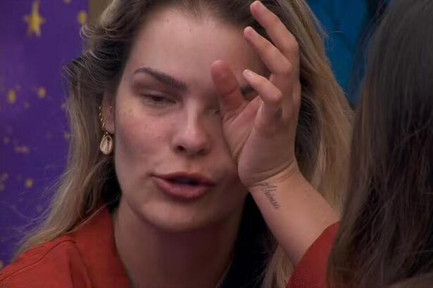 Yasmin Brunet chorando no quarto magia do bbb 24