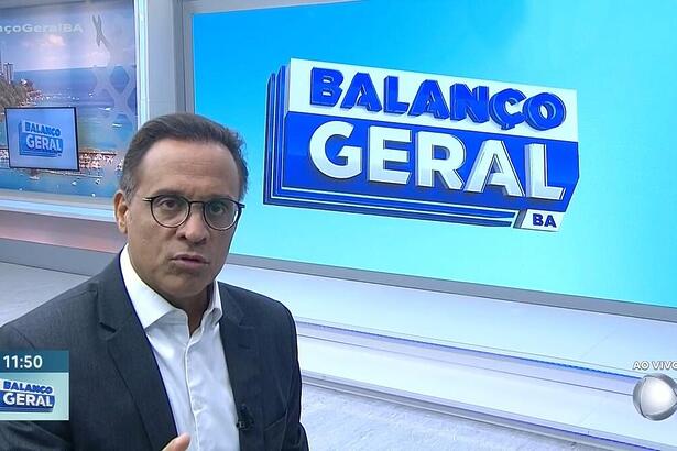 José Eduardo olha para a câmera no cenário do Balanço Geral BA