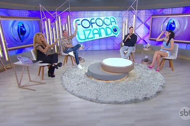 Cariícha, Leo Dias, Gabriel Cartolano Gaby Cabrini no cenário do Fofocalizando