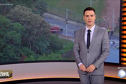 Luiz Bacci chama repórter ao vivo direto de local de acidente no Cidade Alerta