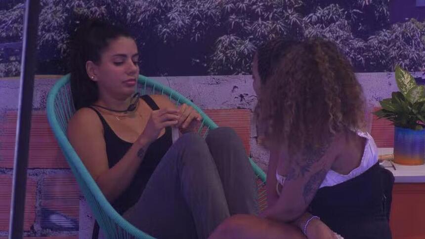 Fernanda e Pitel em conversa durante a festa do BBB 24