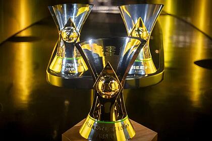 Taça do Brasileirão exposta