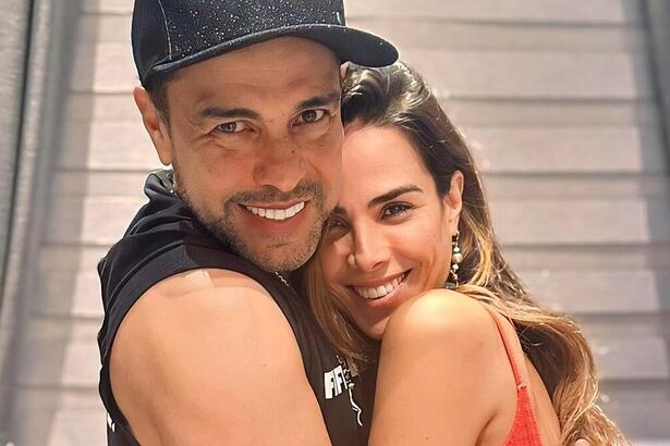 Wanessa e Zezé di Camargo posando juntos e abraçados