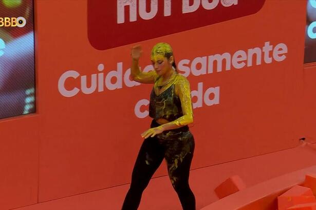 Alane passa a mão no cabelo antes de ser eliminada da Prova do Líder do BBB 24