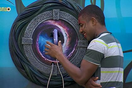 Davi segura Big Fone no BBB 24