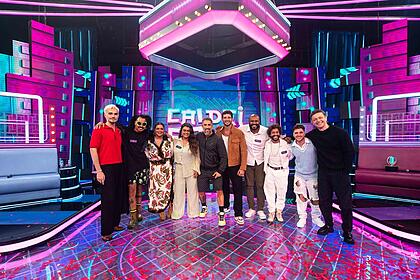 Marcos Mion, Preta Gil, Du Marinho e Jude Paulla, Leandro Leo, Raoni de Albuquerque, Leandro Lima, Lucas Lima, Diego Martins e Jão no placo do Caldeirão com Mion