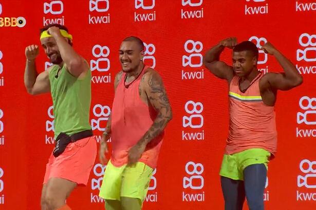 Matteus, Mc Bin Laden e Davi dançam sorridentes na festa do BBB 24