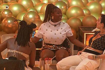 Raquele sorrir enquanto conversa com Leidy Elin e Giovanna na festa do BBB 24