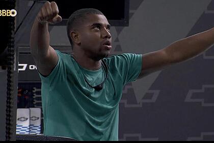 Davi comemorando a vitória na Prova do Finalista