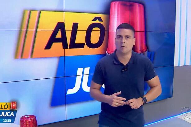 Marcelo Castro em frente ao telão do Alô Juca, novo programa da afiliada do SBT na Bahia
