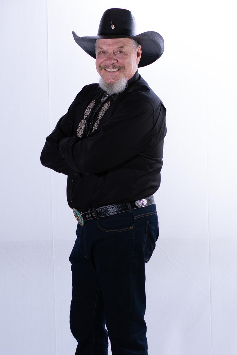 Ernani Moraes como José Roberto Guarariba  da série Rensga Hits!
