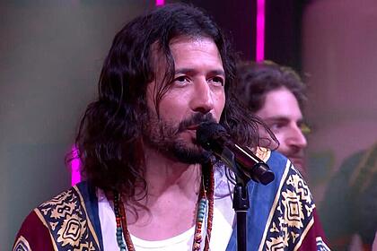 Banda Magic se apresentando no palco do Caldeirão