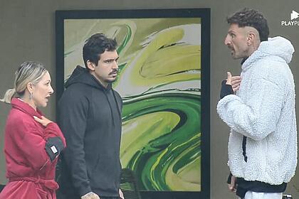 Baronesa, hadad e guipa em conversa na área externa de a grande conquista