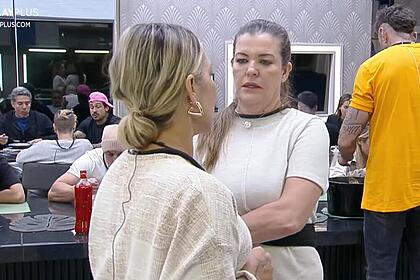 Baronesa e dona geni em conversa na a grande conquista
