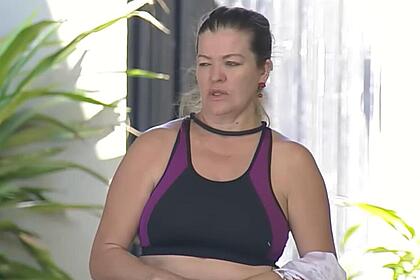 Dona geni em conversa na academia de a grande conquista